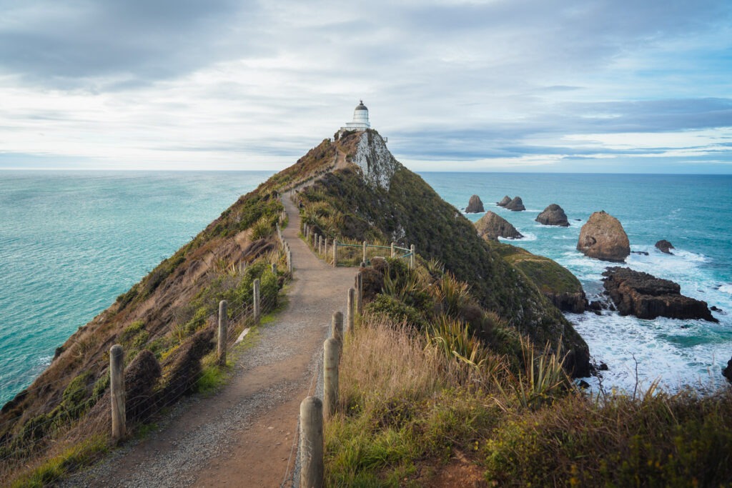 Nugget Point Neuseeland _ Reisefotografie- Leuchturm an schroffer Küste in Neuseeland fotografiert von Stefan Sperl