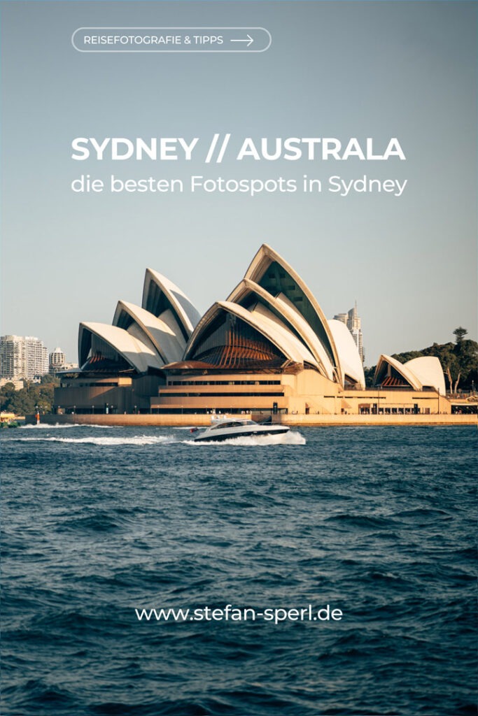 Sydney Opera House with text Sydney//Australia on it